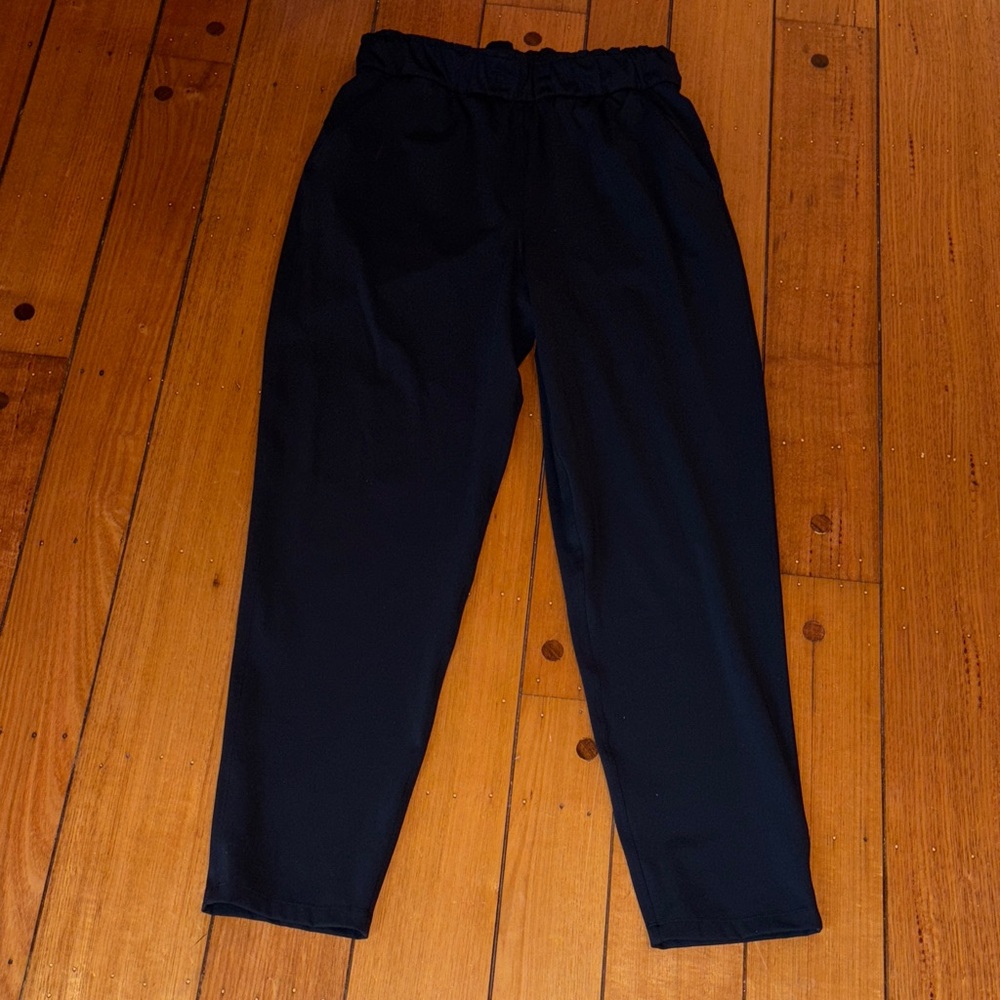 Lululemon Keep Moving Pant 7/8 High-Rise
Black size 6 good pre-owned condition
